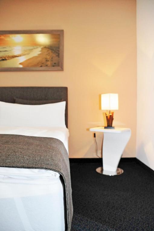 Postel nebo postele na pokoji v ubytování Hotel zum Brunnen