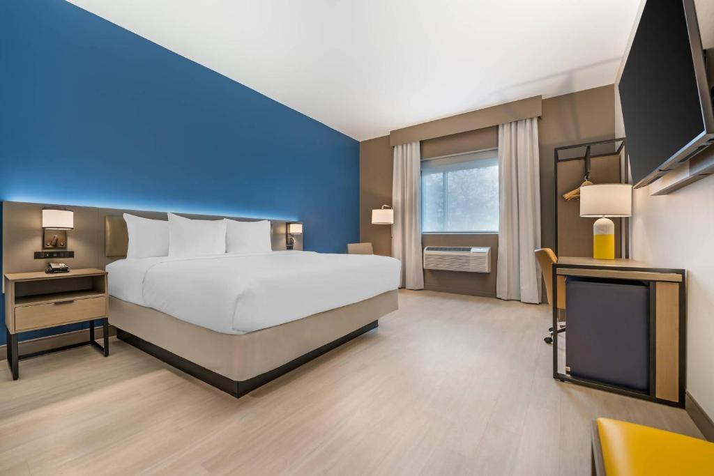 Comfort Inn & Suites Orlando Sanford Airport photo