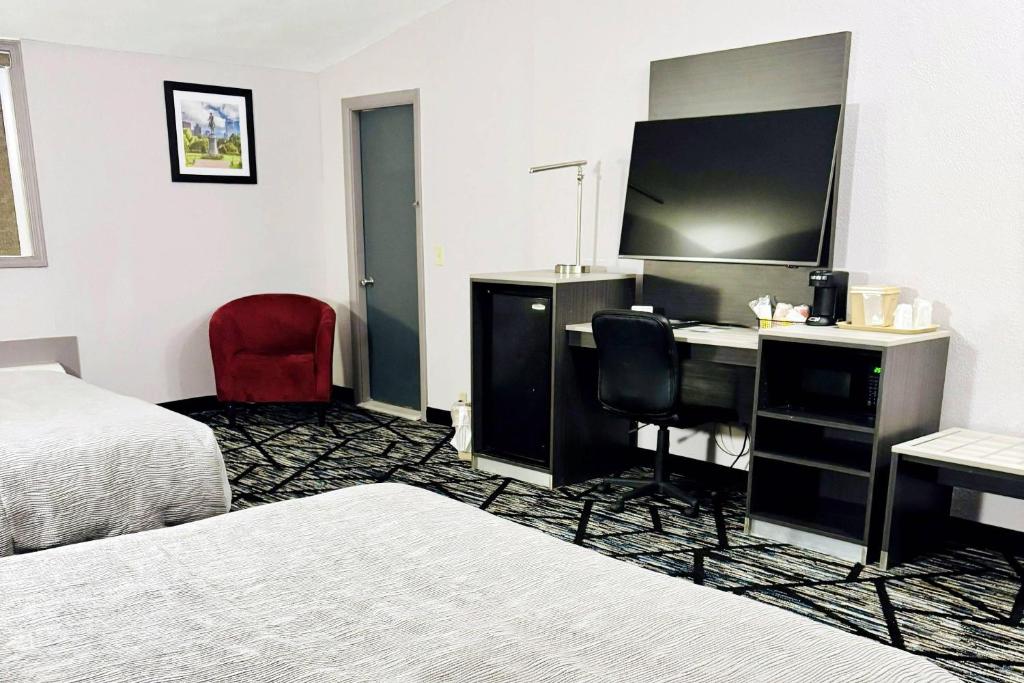 Quality Inn Raynham - Taunton - Non Smoking 2 Queens