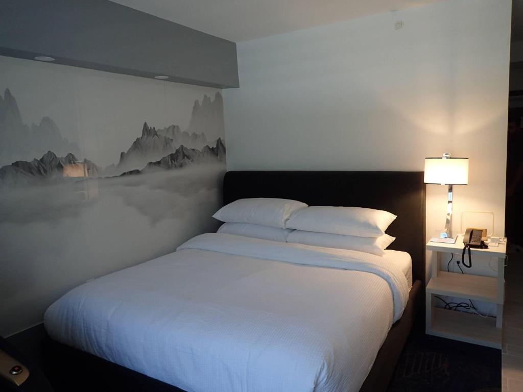 Blue - A Modern Hotel, an Ascend Collection Hotel photo