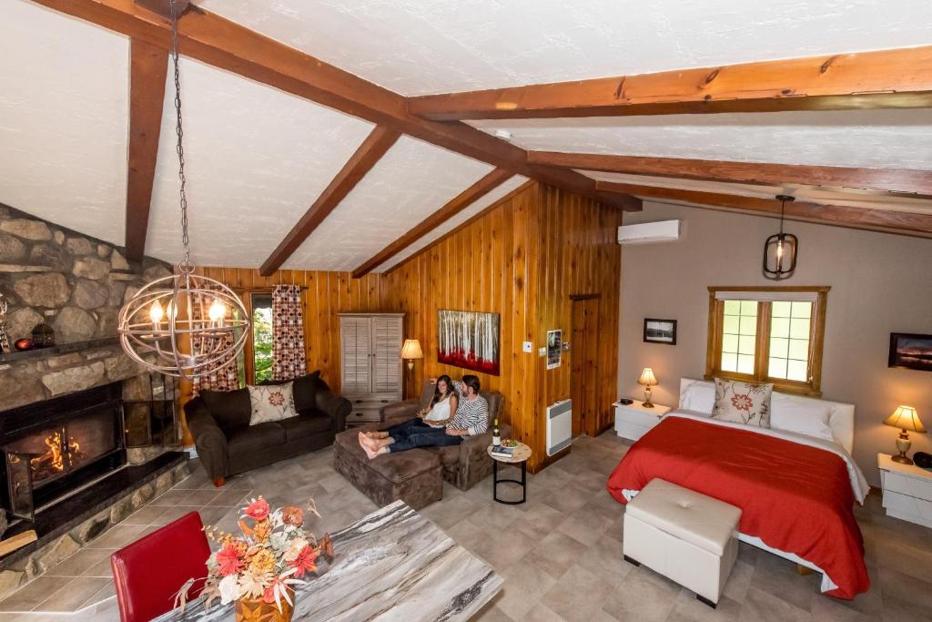 Postel nebo postele na pokoji v ubytování Chalets Lac à la Truite