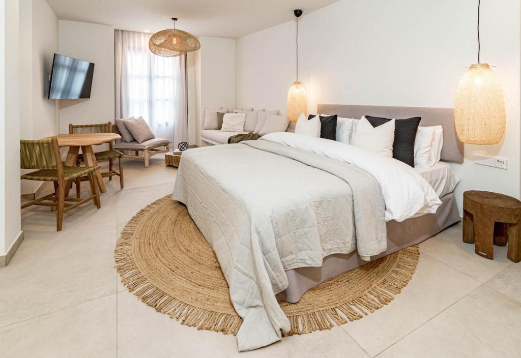 Seaclub Suites Complex Listings
