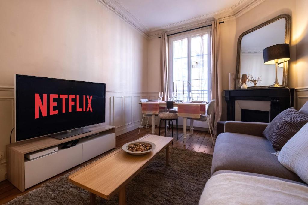 Charming Flat Sacre Coeur