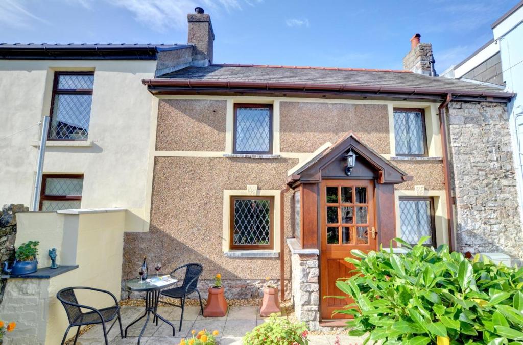 a house with a table and chairs in front of it at 2 Bed in Porthcawl oc-way245 in Porthcawl