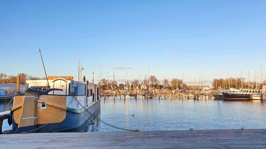 a boat docked in a marina with other boats at Marinaparcs Naarden in Naarden