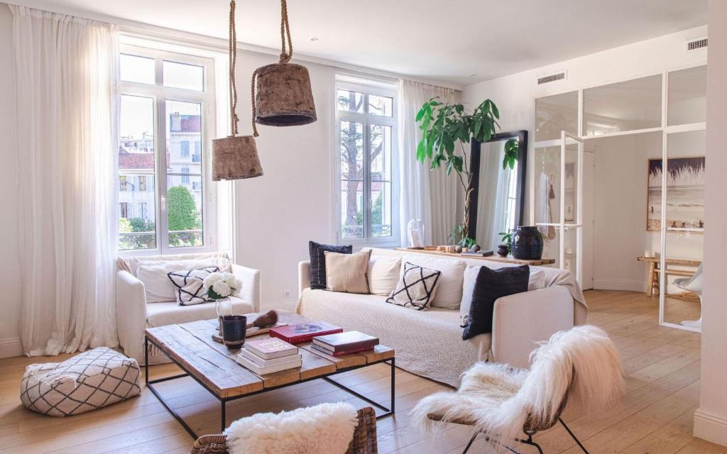 Appartement Design Terrasse Parking Cannes by Halldis
