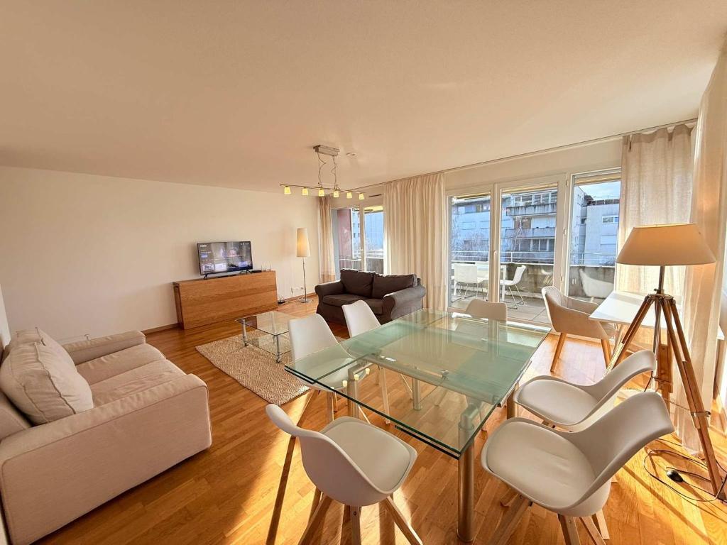 178 Good location spacious and free parking included