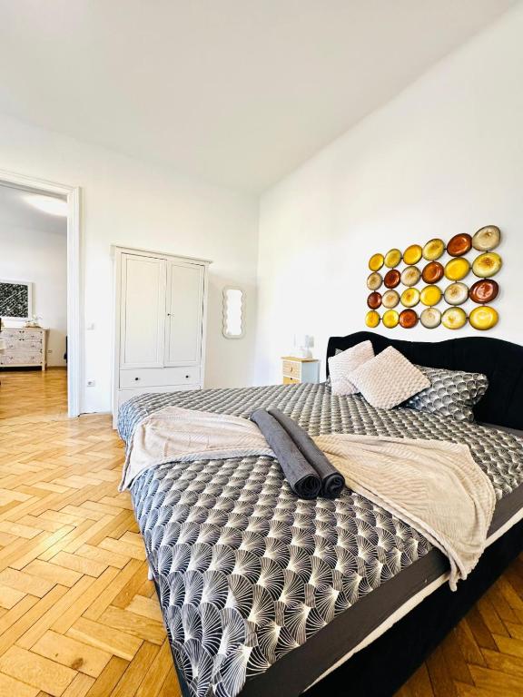Comfortable 1BR & 1 LR Apt, 7 min Westbahnhof