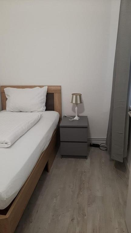 Apartment 41 Citynah, Bad extern, einfache Ausstattung
