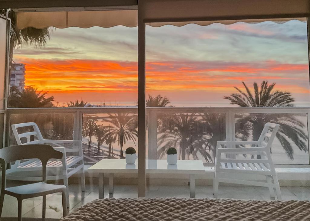 Palm Beach 2F A Stylish Seaside Apartment with parking