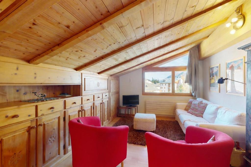 Chesa Susi - Elegant Attic in the Engadine