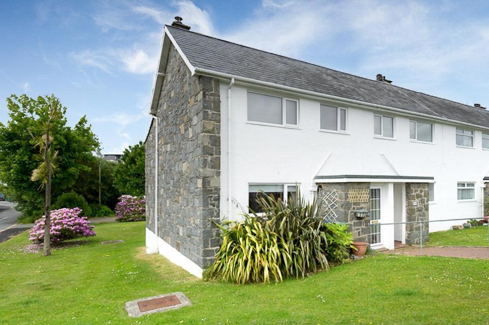 a large white house with a grass yard at 2 Bed in Pwllheli oc-45caed in Abersoch