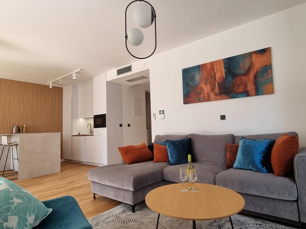 Summer Color Luxury Apartment