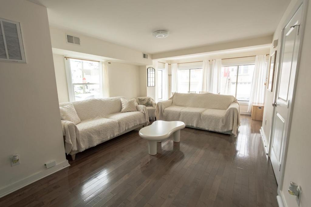 Luxurious 4BD APT EV Parking, North Bergen (updated prices 2026)