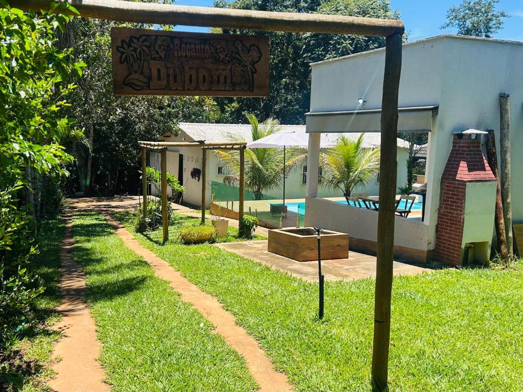 a sign in front of a house with a pool at Recanto Dubom, a 10 minutos do autódromo Goiânia in Bela Vista de Goiás