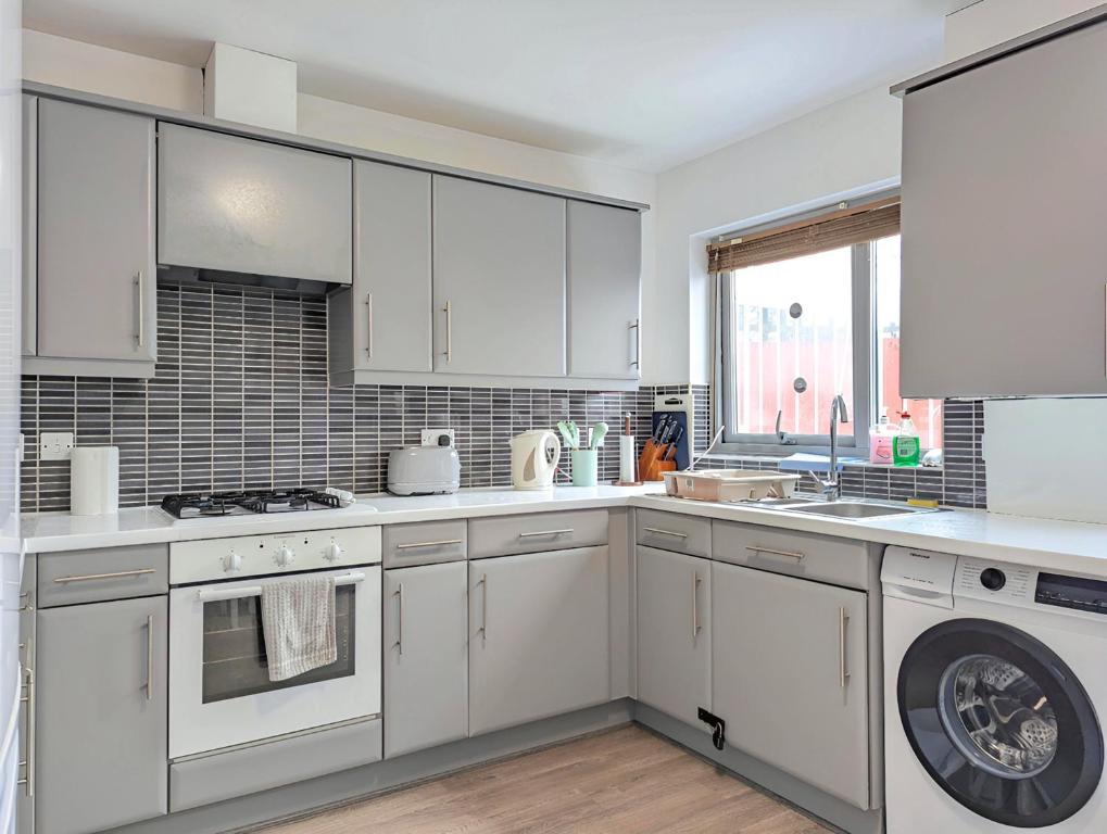 Guest Rooms Near City Centre & Dock Free Parking photo