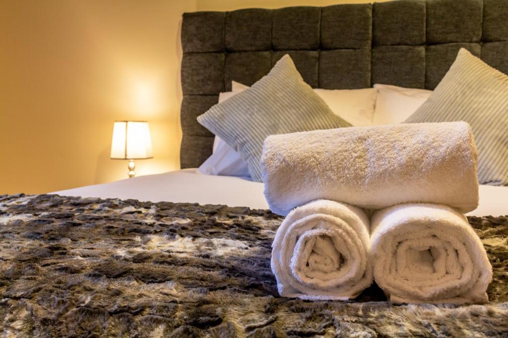 a hotel room with a bed with towels on it at Hillbrook House 4- Malvern in Great Malvern