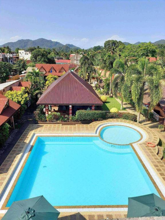 an overhead view of a swimming pool at a resort at West Peninsula Villas in Harrison
