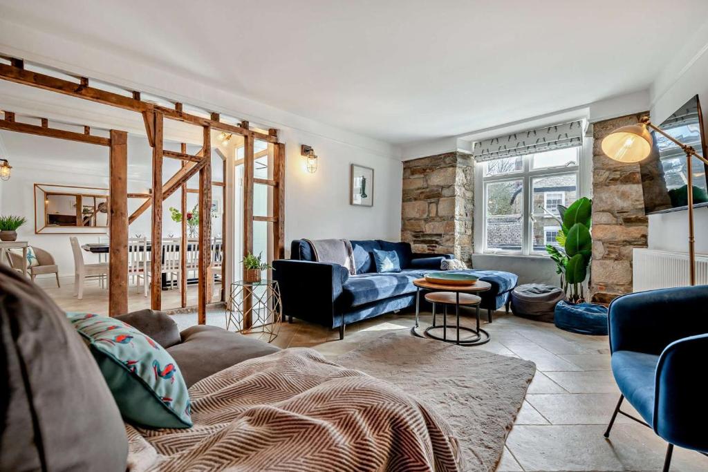a living room with a couch and a table at 9 Bed in St. Agnes oc-port20 in St. Agnes
