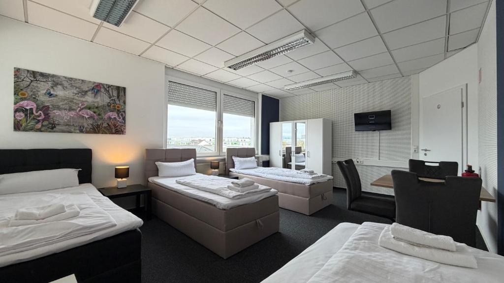 a hotel room with two beds and a living room at J&R Gästezimmer Kassel in Niestetal