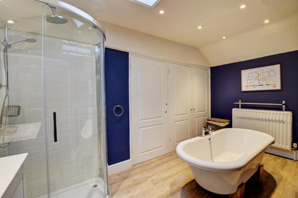 3 Bed in Woodbridge oc-sfdor 8