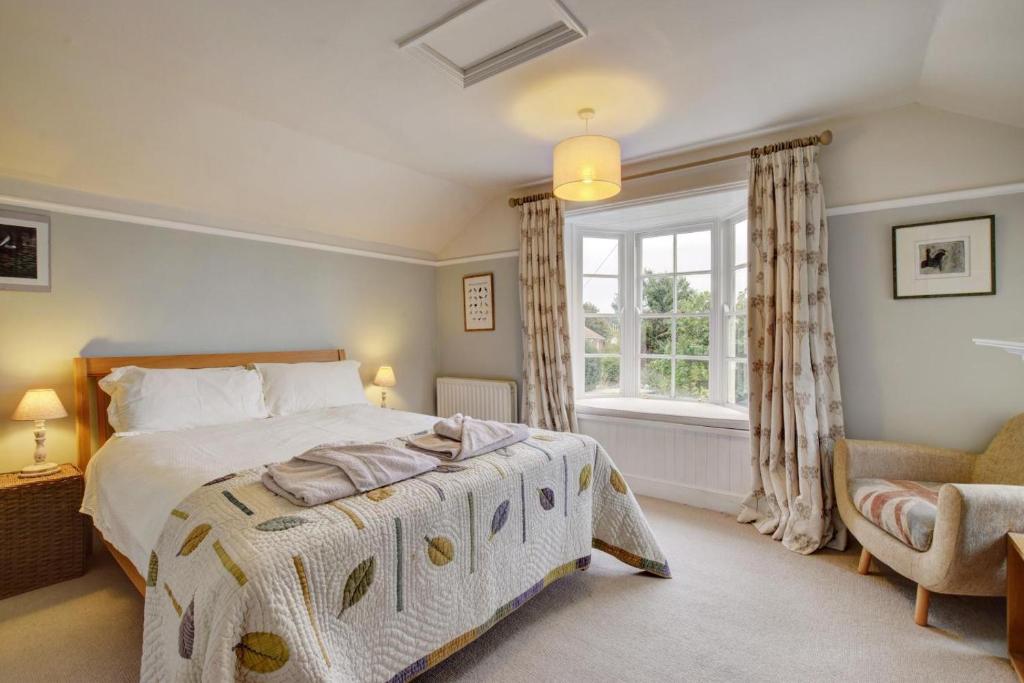 3 Bed in Woodbridge oc-sfdor 2