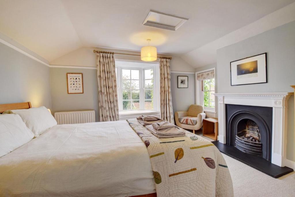 3 Bed in Woodbridge oc-sfdor 7