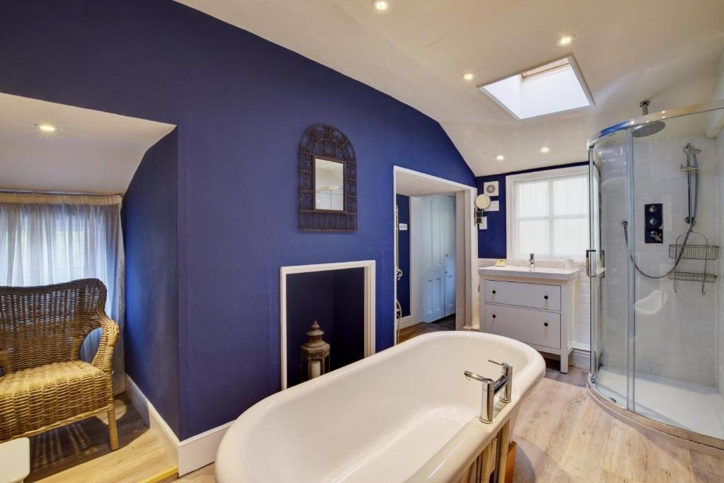 3 Bed in Woodbridge oc-sfdor 3