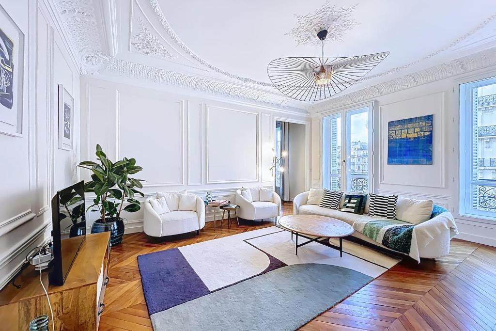Grand Haussmann Apartment Malesherbes