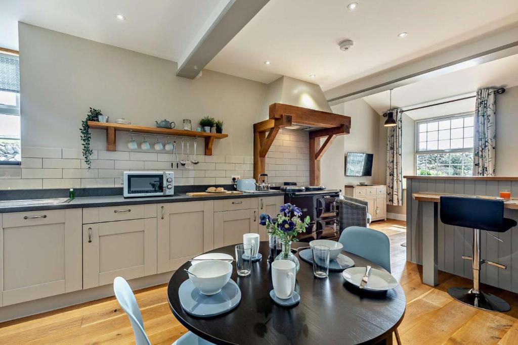 a kitchen with a table and chairs in a room at 1 Bed in Dyffryn Ardudwy oc-g29349 in Dyffryn