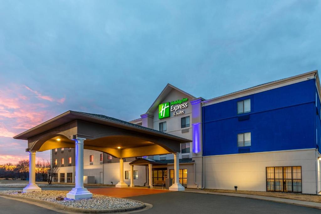 a hotel building with a gazebo in front of it at Holiday Inn Express Hotel & Suites Lonoke I-40 by IHG in Lonoke