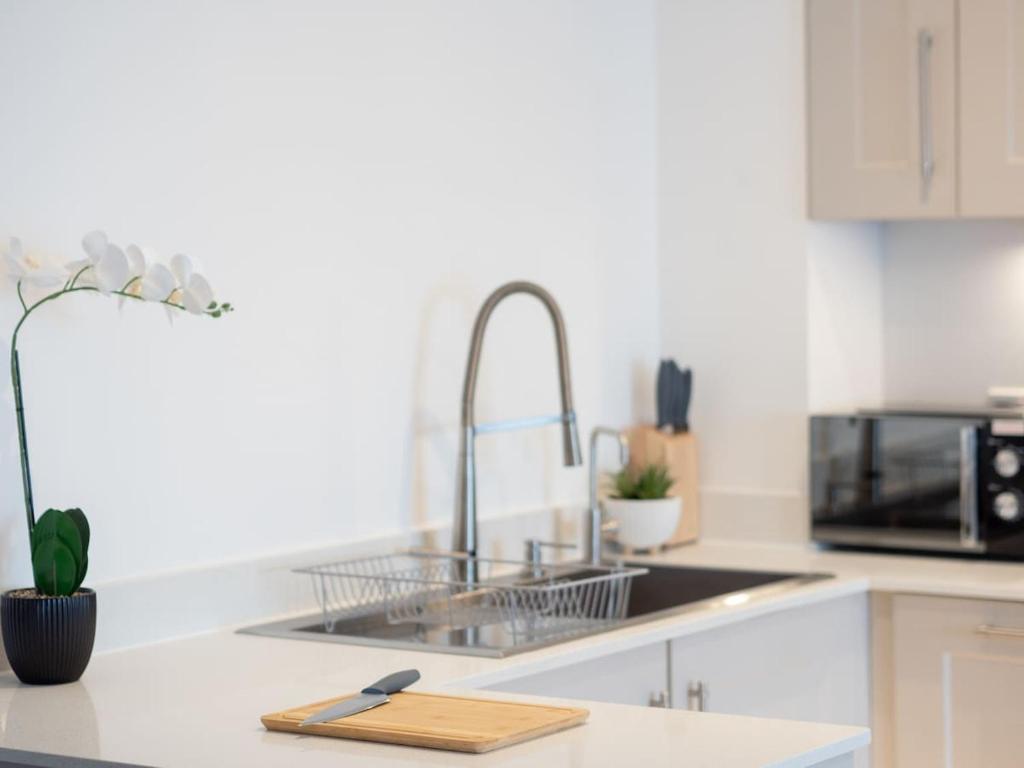 Cosy 2-Bed Next to Harlow Town - Apartamento De Dos Dormitorios Con Balcón