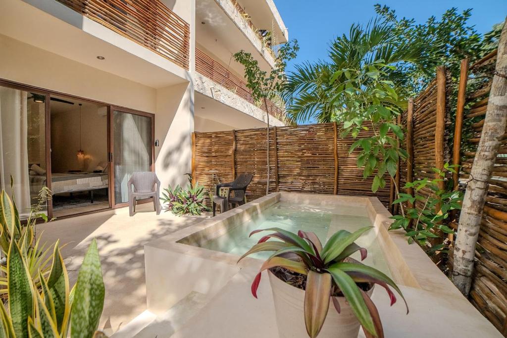 Modern Condo with Pool Fast Wifi Perfect, 툴룸 (2026년 최신 요금)