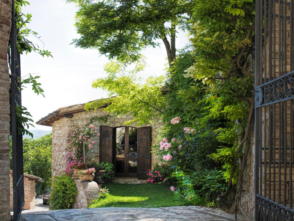 A garden outside Casa Dei Lecci