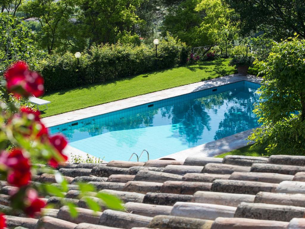 The swimming pool at or close to Casa Dei Lecci