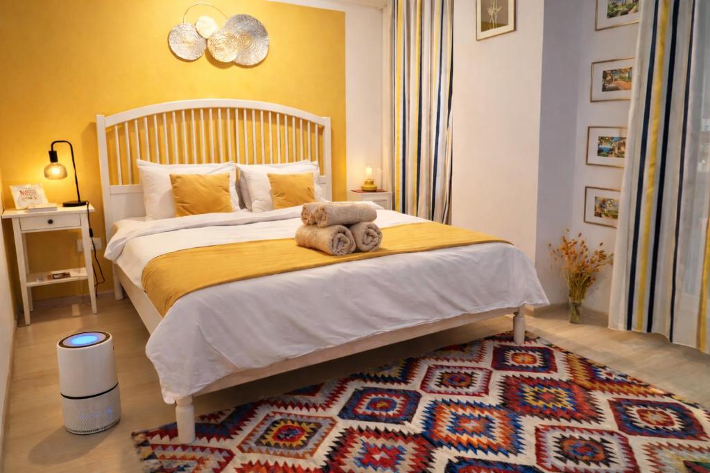 a bedroom with a bed with two teddy bears on it at Apartament cu o camera Happy Color, Free Parking in Roşu