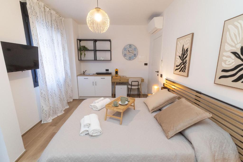 a small bedroom with a bed and a table at Ne Ta B&B Ravenna in Ravenna