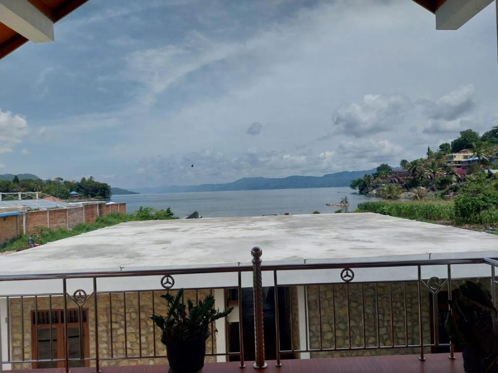 Toba Sunset - Bungalow With Patio