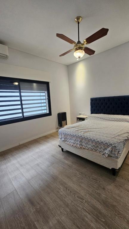 Departamento, con cochera y patio