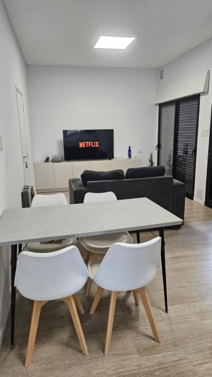 Departamento, con cochera y patio