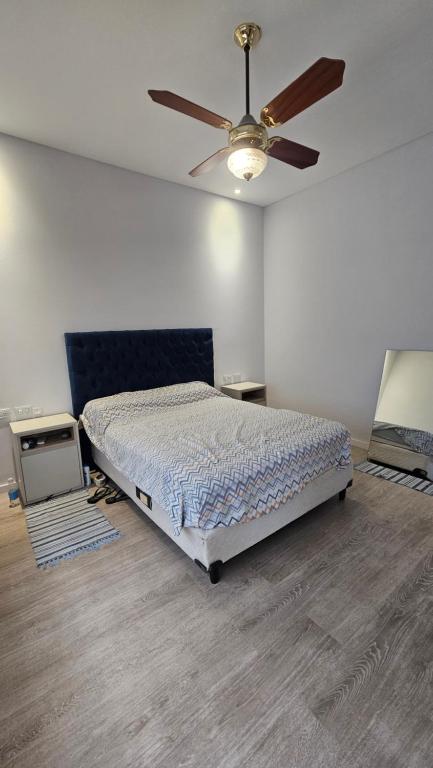 Departamento, con cochera y patio