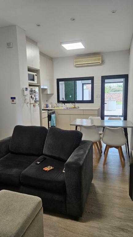 Departamento, con cochera y patio