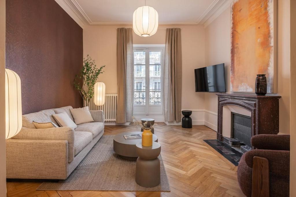 a living room with a couch and a fireplace at Le Dubedout - Hyper Centre - Bastille in Grenoble
