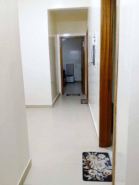 a hallway with a door and a rug on the floor at GALSEN LODGe in Thiès