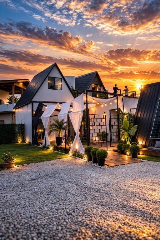 a house with a wedding marquee at sunset at Hotel Pousada Chalé Do Rei in Porto Belo