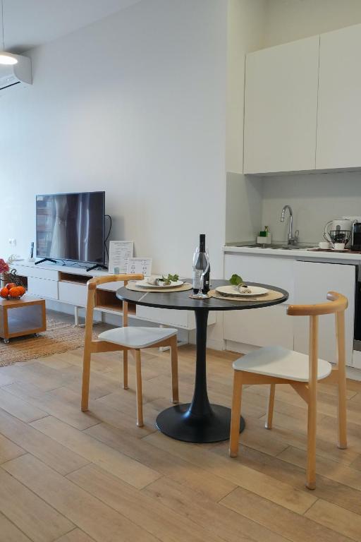 لابی و فضای عمومی Stylish Central Studio, Large Balcony, New Build - تصویر ۵