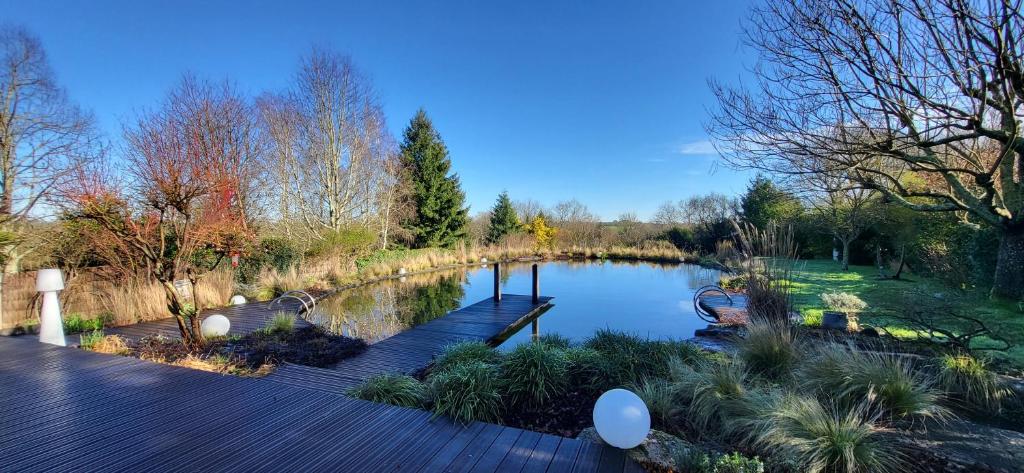 a view of a pond in a park at Les Gîtes Ar Milin in Cordemais