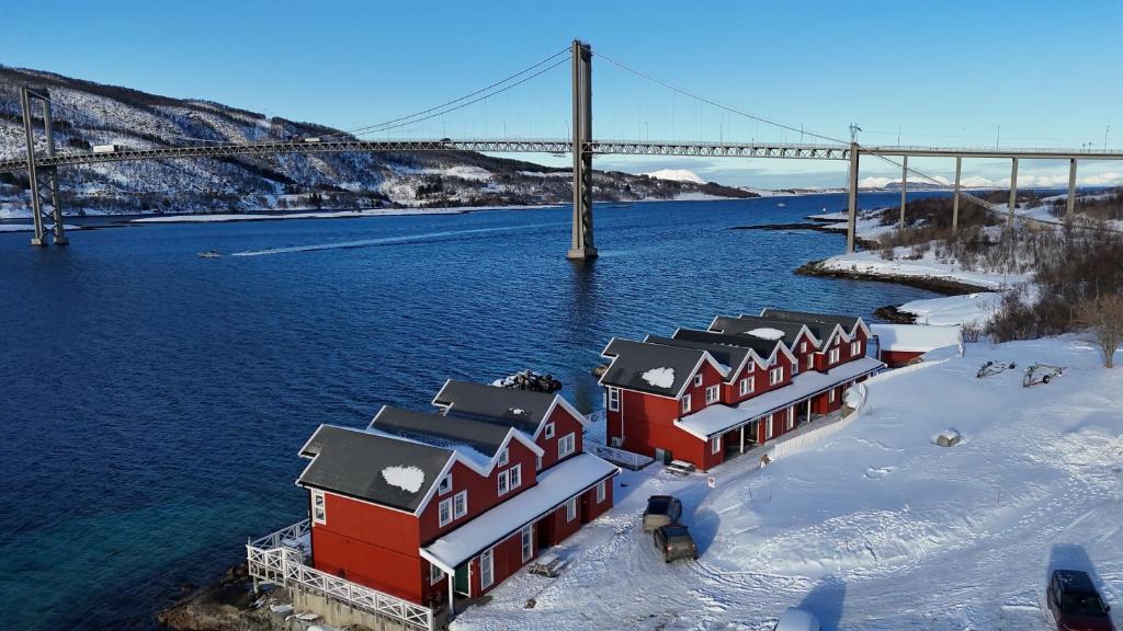 a group of houses in the water next to a bridge at Tjeldsund Rorbu in Steinsland