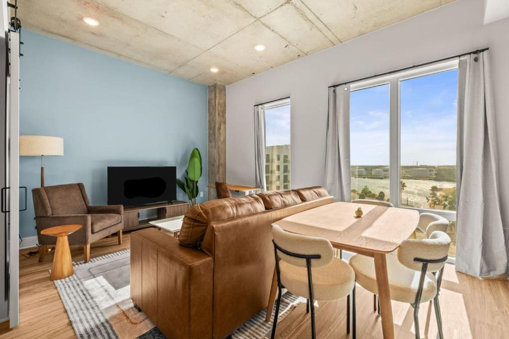 a living room with a couch and a table at Elegant 1BR Walkable to Dining, Pool + Gym in Tampa