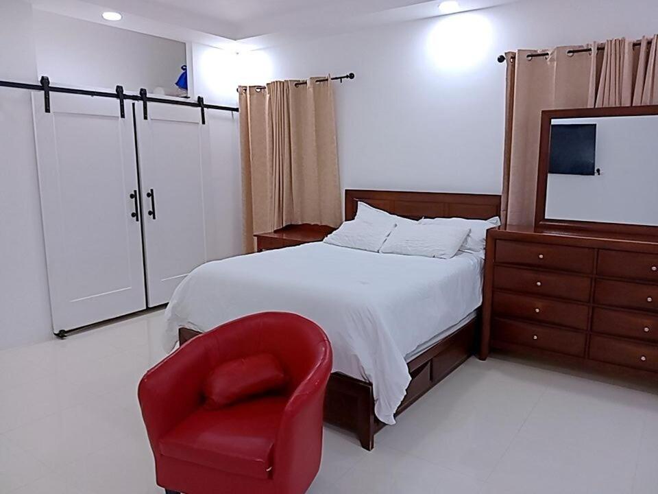 Llit o llits en una habitació de Ameirah's Haven